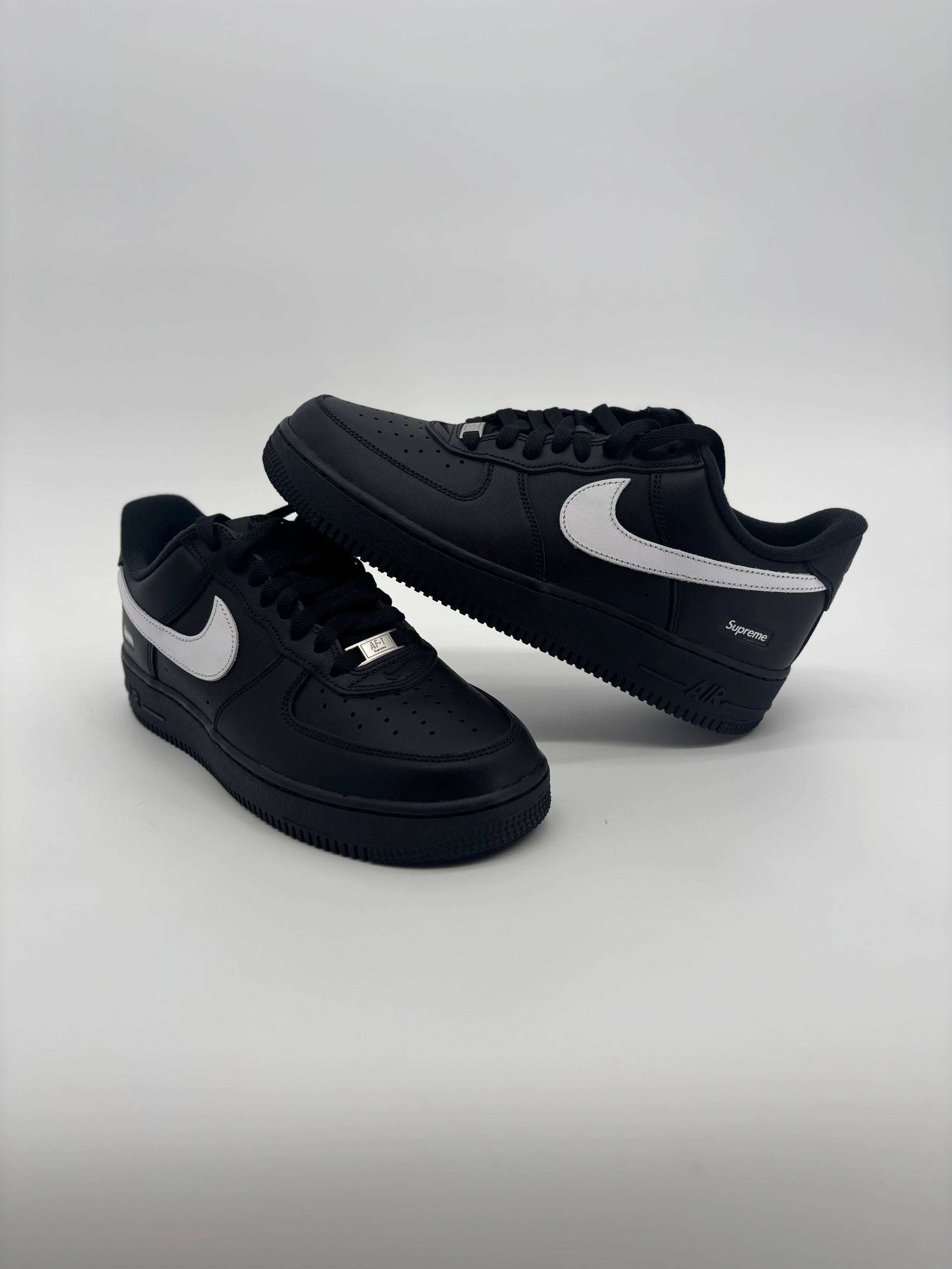 Nike X Supreme Air Force 1 Blk Wht