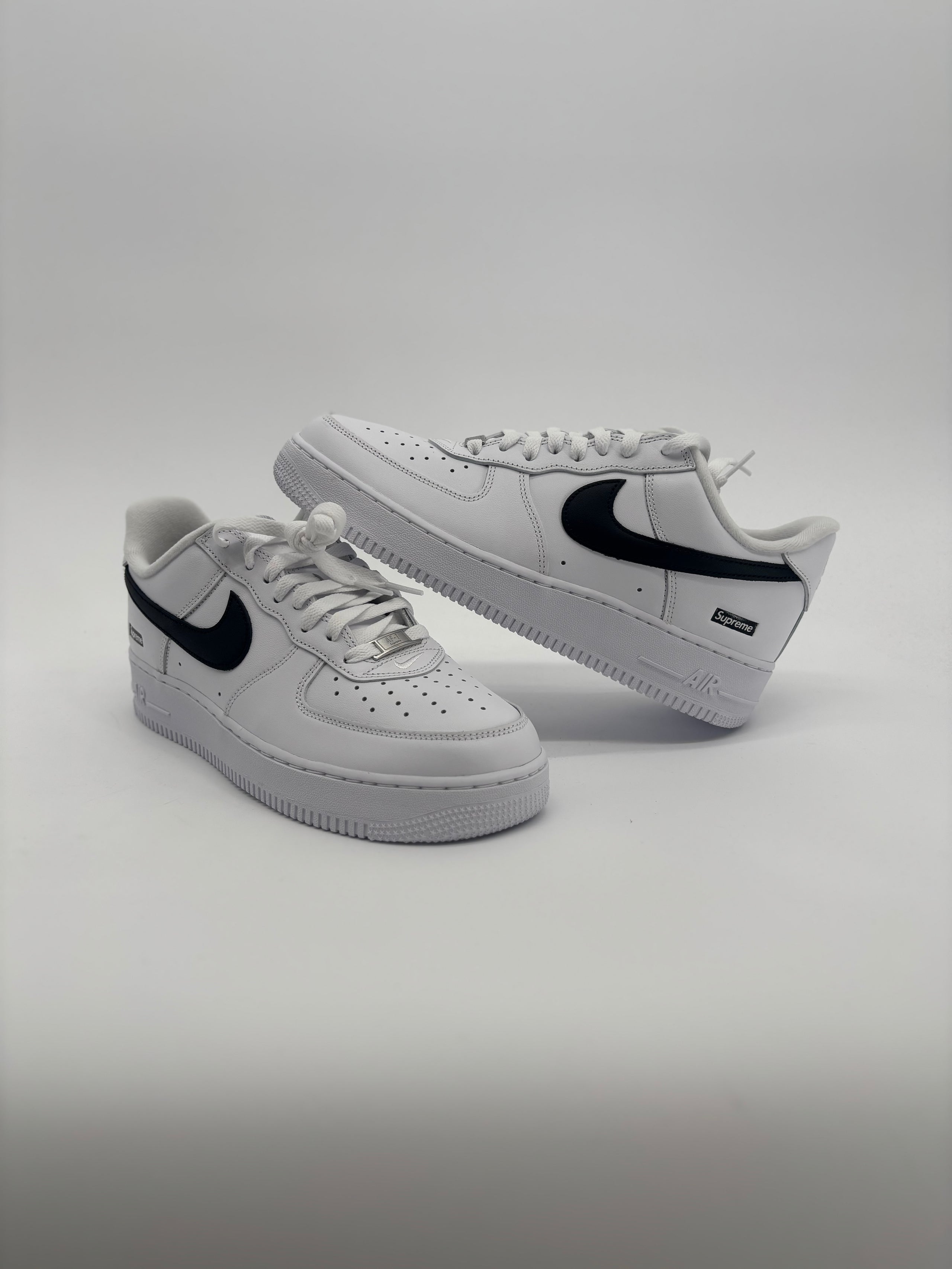 Nike X Supreme Air Force 1 Wht Blk