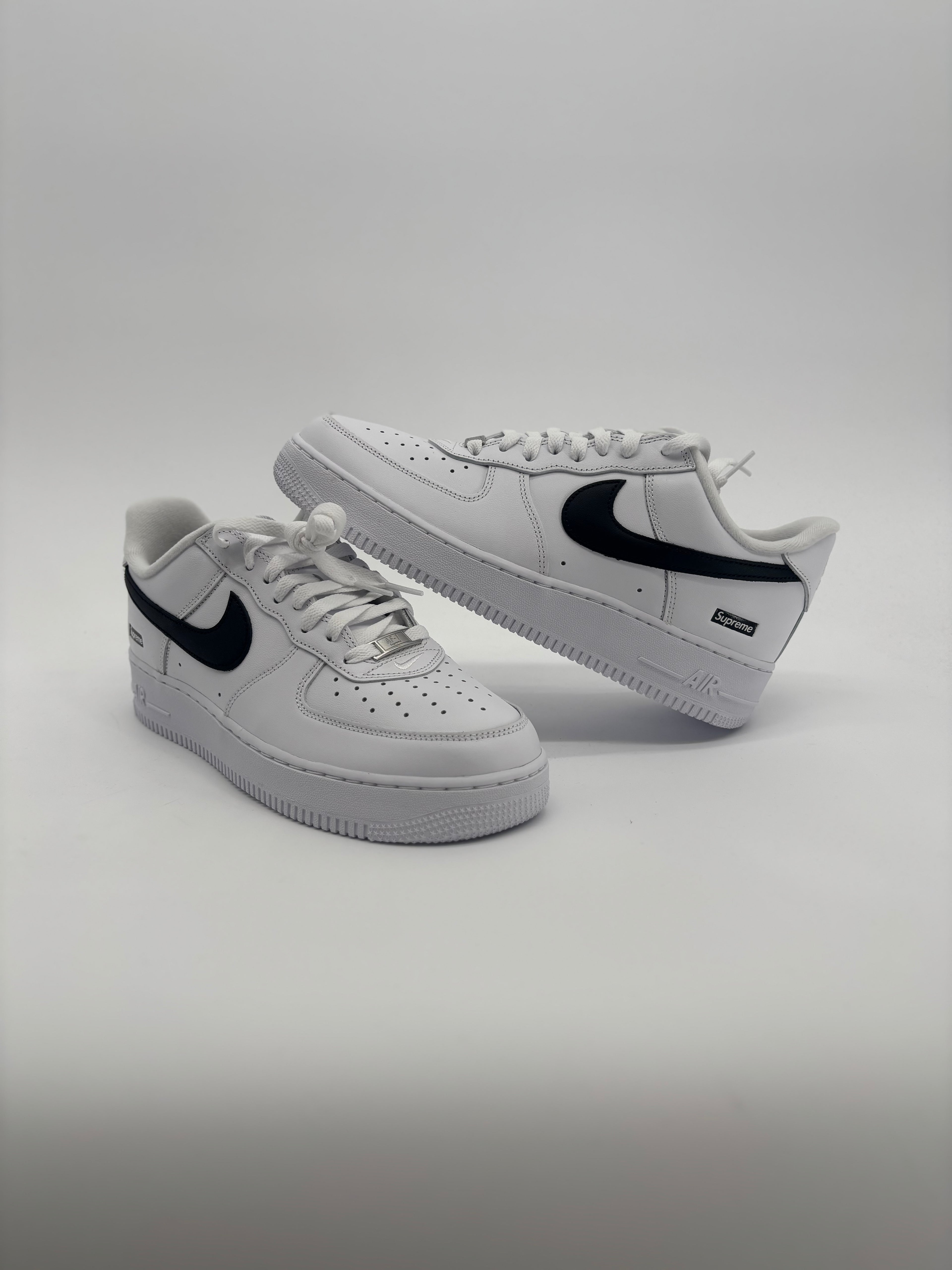 Nike X Supreme Air Force 1 Wht Blk